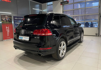 Подержанный автомобиль Volkswagen Touareg 2014 года (4 фото)