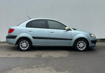 Подержанный автомобиль Kia Rio Sedan 2006 года (4 фото)