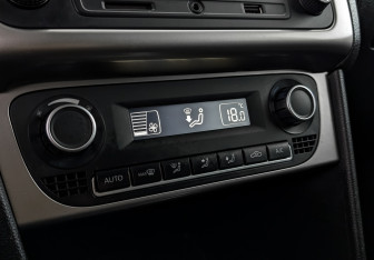 Подержанный автомобиль Volkswagen Polo Sedan 2016 года (21 фото)