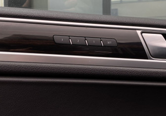 Подержанный автомобиль Volkswagen Touareg 2015 года (15 фото)