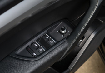 Подержанный автомобиль Audi Q5 2019 года (15 фото)