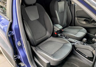 Подержанный автомобиль Renault Kaptur 2022 года (23 фото)