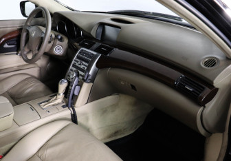 Подержанный автомобиль Honda Legend Sedan 2007 года (10 фото)