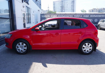 Подержанный автомобиль Volkswagen Polo Hatchback 2011 года (8 фото)
