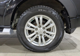 Подержанный автомобиль Mitsubishi Pajero 2017 года (12 фото)