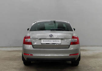 Подержанный автомобиль Skoda Octavia Liftback 2016 года (6 фото)