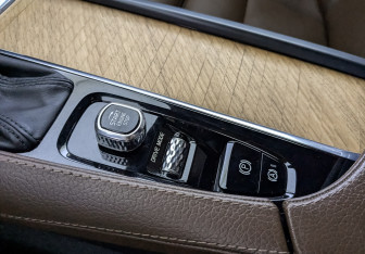Подержанный автомобиль Volvo XC90 2021 года (25 фото)