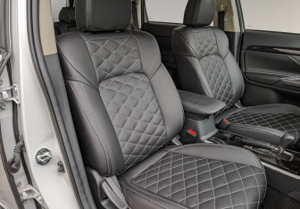 Подержанный автомобиль Mitsubishi Outlander 2022 года (23 фото)