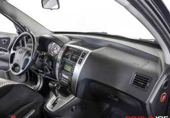 Подержанный автомобиль Hyundai Tucson 2008 года (9 фото)