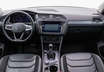 Подержанный автомобиль Volkswagen Tiguan 2021 года (13 фото)