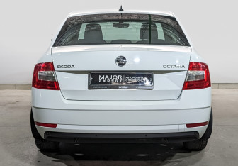 Подержанный автомобиль Skoda Octavia Liftback 2019 года (6 фото)