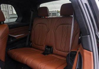 Подержанный автомобиль BMW X7 2022 года (18 фото)