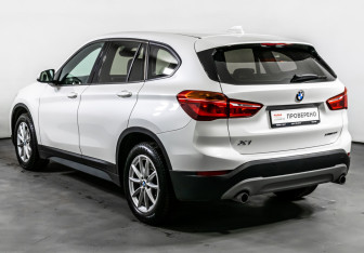 Подержанный автомобиль BMW X1 2019 года (7 фото)