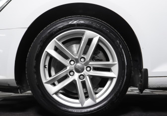 Подержанный автомобиль Audi A4 Sedan 2017 года (25 фото)