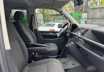 Подержанный автомобиль Volkswagen Caravelle 2018 года (10 фото)