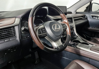 Подержанный автомобиль Lexus RX 2020 года (13 фото)