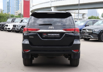 Подержанный автомобиль Toyota Fortuner 2021 года (6 фото)