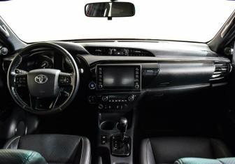 Подержанный автомобиль Toyota Hilux 2020 года (8 фото)