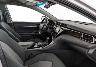 Подержанный автомобиль Toyota Camry Sedan 2021 года (13 фото)