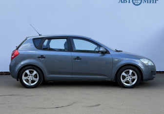 Подержанный автомобиль Kia Ceed Hatchback 2008 года (4 фото)
