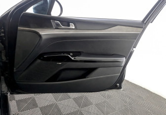 Подержанный автомобиль Kia K5 2020 года (25 фото)