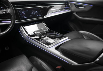 Подержанный автомобиль Audi Q7 2021 года (7 фото)