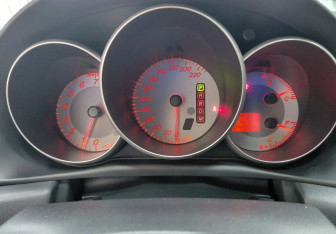 Подержанный автомобиль Mazda 3 Hatchback 2007 года (12 фото)