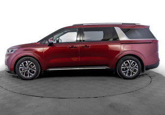 Подержанный автомобиль Kia Carnival 2022 года (8 фото)