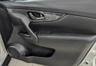 Подержанный автомобиль Nissan X-Trail 2018 года (23 фото)