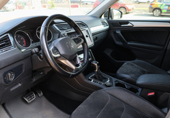 Подержанный автомобиль Volkswagen Tiguan 2021 года (13 фото)