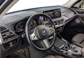 Подержанный автомобиль BMW X3 2023 года (15 фото)