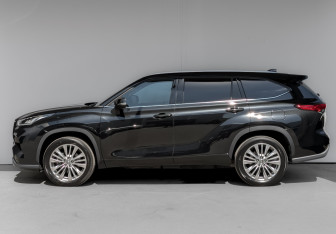 Подержанный автомобиль Toyota Highlander 2025 года (8 фото)