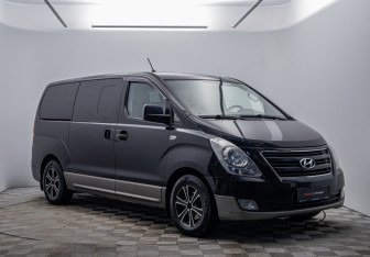 Подержанный автомобиль Hyundai H-1 2015 года (3 фото)