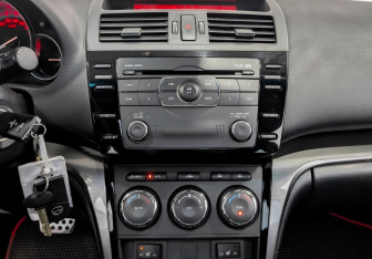 Подержанный автомобиль Mazda 6 Sedan 2011 года (15 фото)