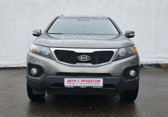 Подержанный автомобиль Kia Sorento 2010 года (2 фото)