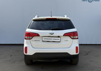Подержанный автомобиль Kia Sorento 2013 года (6 фото)