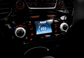 Подержанный автомобиль Nissan Juke 2015 года (26 фото)