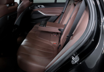 Подержанный автомобиль BMW X5 2021 года (10 фото)