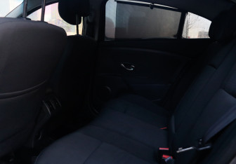 Подержанный автомобиль Renault Fluence 2011 года (13 фото)