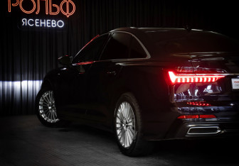 Подержанный автомобиль Audi A6 Sedan 2020 года (25 фото)