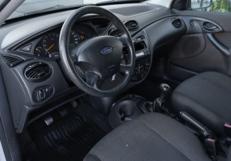 Подержанный автомобиль Ford Focus Sedan 2004 года (4 фото)