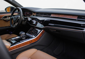 Подержанный автомобиль Audi A8 2019 года (7 фото)