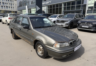 Подержанный автомобиль Daewoo Nexia Sedan 2003 года (3 фото)