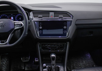 Подержанный автомобиль Volkswagen Tiguan 2021 года (14 фото)