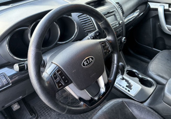 Подержанный автомобиль Kia Sorento 2009 года (14 фото)