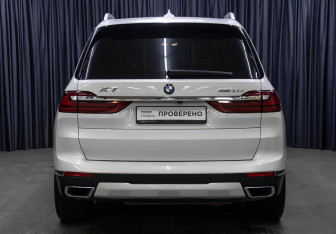 Подержанный автомобиль BMW X7 2019 года (11 фото)