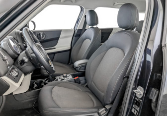 Подержанный автомобиль MINI Countryman 2019 года (20 фото)