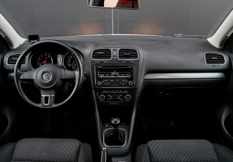 Подержанный автомобиль Volkswagen Golf Hatchback 2012 года (9 фото)