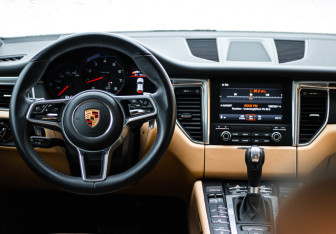 Подержанный автомобиль Porsche Macan 2018 года (11 фото)