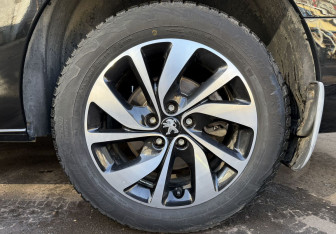 Подержанный автомобиль Peugeot Traveller 2020 года (9 фото)